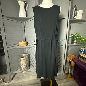 Elegant Black Sleeveless Dress with Keyhole Back by Liz Claiborne